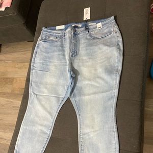 Judy Blue 24W NWT Light Wash Skinny Fit Jeans